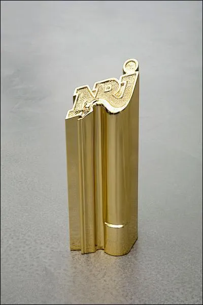 Combien d'Awards de l'artiste fminine francophone a-t-elle remport ?