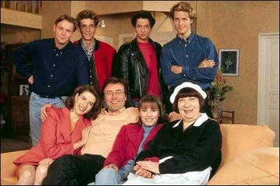 Qui incarnait, Lola, dans la srie Le Miel et les Abeilles ?