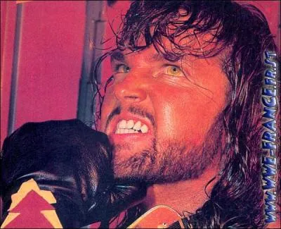 Comment s'appelle ce catcheur ?