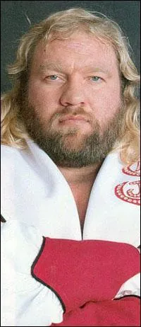 Comment s'appelle ce catcheur ?