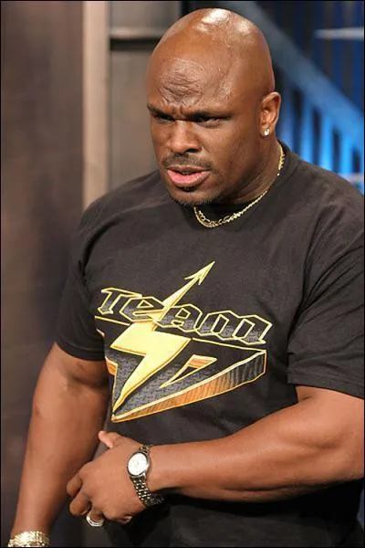 Comment s'appelle ce catcheur ?