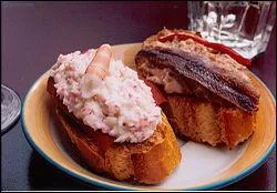 Que sont ces sortes de tapas du pays Basque, tranches de pain sur lesquelles on dispose diffrents aliments ?