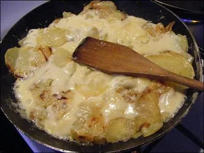 Quel est ce plat auvergnat  base de pommes de terre, cantal fondu, al et lard ?
