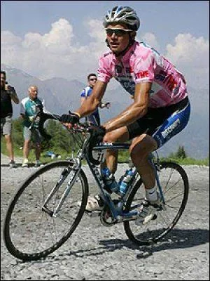 Un vainqueur du giro surnomm 'il falco ' !