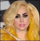 Que fait-elle d'autre en plus de chanter et de jouer de la musique ?