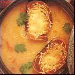 Quel est ce plat compos d'oignons, al, tomates, graisse d'oie, farine, jaunes d'oeufs, pain, gruyre