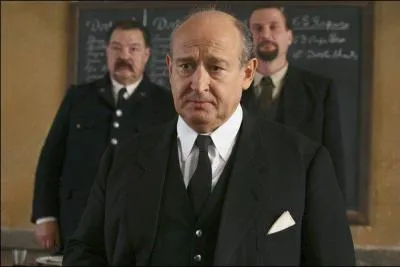 Surveillant en Maison de correction .