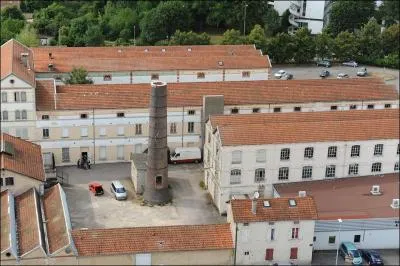 Quel est ce btiment du XIXme sicle, permettant de raliser une activit faisant la renomme de Chaumont mais aussi de Jules Trefousse ?