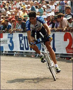 C'est lui le cadet :