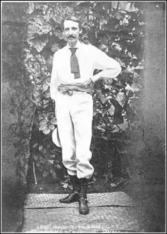 Avec admiration, les indignes donnent  Stevenson le nom de Tusitala, c'est--dire... ?