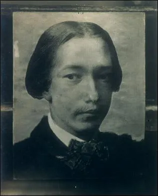 Quelles tudes suit-il entre 17 et 25 ans ?