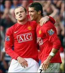 Qui est  gauche de l'image ?