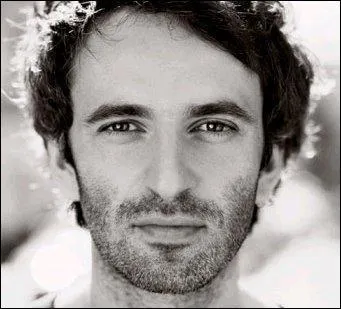 A quelle actrice Vincent Delerm rend-il hommage dans une de ses chansons en 2002 ?