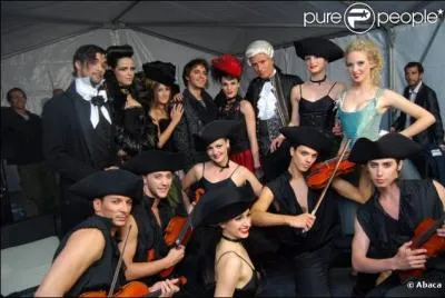 Qui est parti de la troupe ? Qui la remplace ?