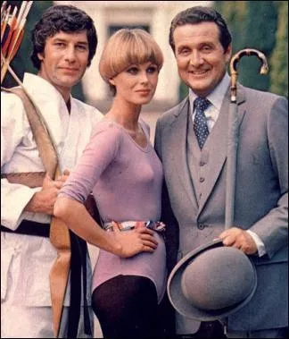 Dans la série 'Chapeau melon et bottes de cuir', qui faisait équipe avec John Steed ?