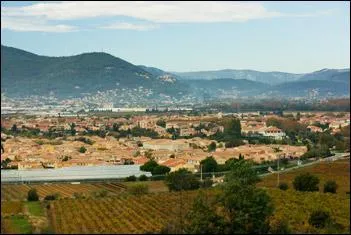 Dans quel département se trouve la plaine de la Crau ?