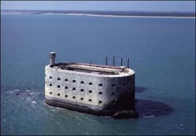 Dans quel océan se situe le Fort Boyard ?