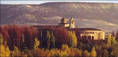 O s'installe Charles lorsqu'il arrive en Espagne en 1517 ?