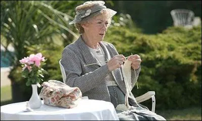 Contrairement  Sherlock Holmes, je suis un(e) 'dtective en fauteuil' : je mne mon enqute plus par la rflexion que par l'action.