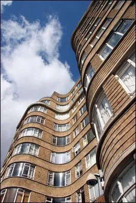 Je vis  Sandhurst Square,  Londres.