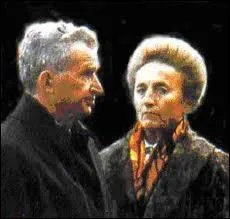 En Roumanie, Nicolae Ceaușescu et sa femme Elena ont été exécutés pratiquement en direct à la télé. Quel était son surnom au temps où on le craignait ?