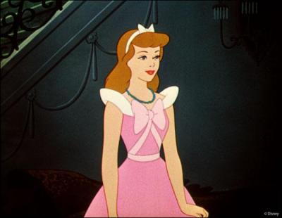 Qui fabrique la premire robe de bal de Cendrillon ?