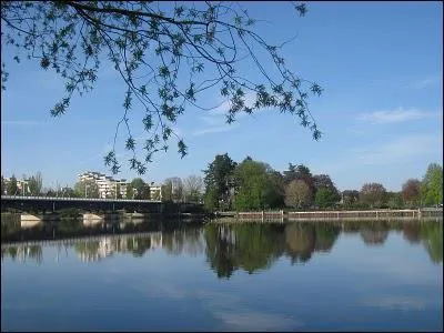 C'est le cours d'eau qui arrose Vichy en y formant un petit lac qui porte son nom et permet aux Vichyssois de s'adonner aux sports nautiques. Il s'agit de :