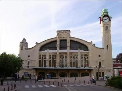 Depuis 1994, cette gare abrite galement une station de mtro et accueille aujourd'hui 6 millions de voyageurs annuels. Je suis la gare de ?