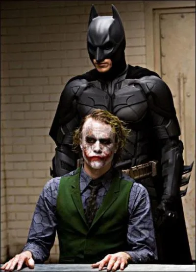 Comment s'appelle ce redoutable adversaire de Batman qui commet ses crimes grim en clown ?
