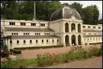Au portes du Parc Naturel du Morvan, cette station soigne rhumatismes et voies respiratoires avec une alliance rare, soufre et arsenic.