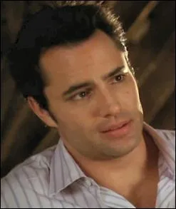 Comment se prnomme Cupidon lorsqu'il vient en aide  Phoebe dans la saison 8 ?