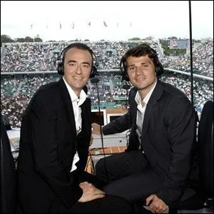 Son complice � gauche :