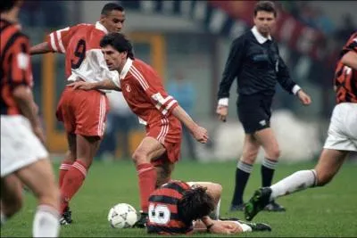 Qui est-ce ? (au milieu)