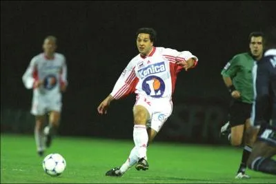 Qui est-ce ? (en blanc au premier plan)