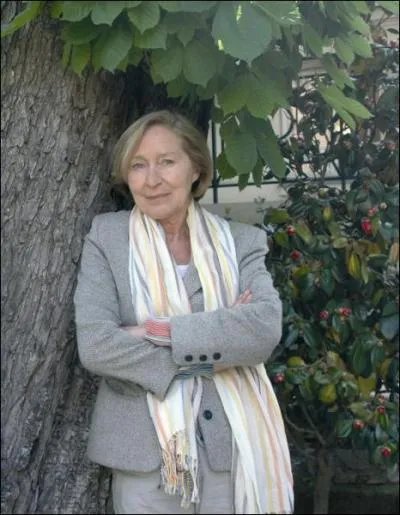 Ne le 19 mars 1941, femme de lettres, comdienne, traductrice et scnariste, elle a crit 'Riche et lgre' et 'Extremendi'