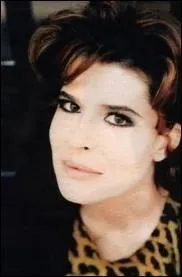 Actrice et ralisatrice ne le 22 mars 1949, elle a jou dans 'La Femme d' ct'