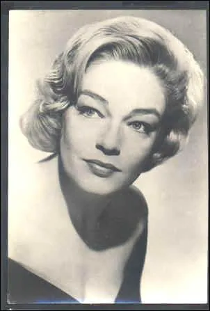 Ne le 25 mars 1921, cette actrice a eu des rles mmorables dans ' Casque d'or' ou 'Les Chemins de Haute Ville'