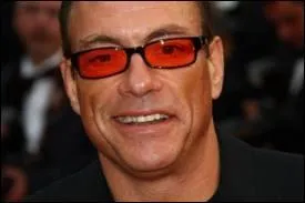 ''Les plantes, elles sont aveugles, elles n'entendent pas... Tout ce qu'elles peuvent faire c'est être consciente de la chose. Elles sont --------------.''