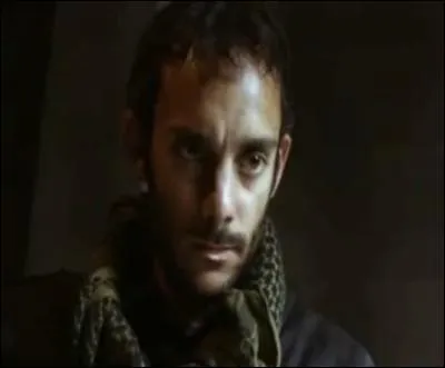 Par qui se fait-elle torturer ?