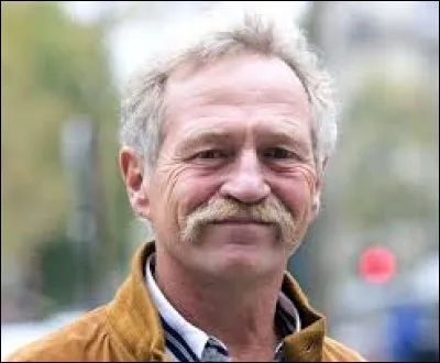 JOSÉ BOVÉ né le 11/06/53 à Talence. Vrai nom : Joseph Bové. Ce candidat est celui qui aura fait le plus de prison AVANT d'être élu ! Quel était le métier de son père Joseph-Marie Bové ?