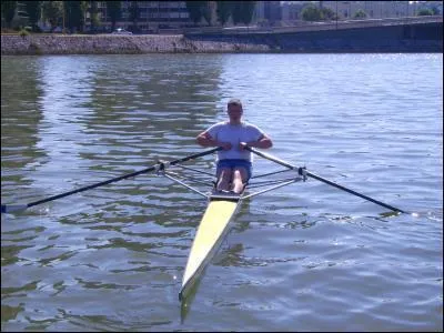 Cette petite embarquation est un :