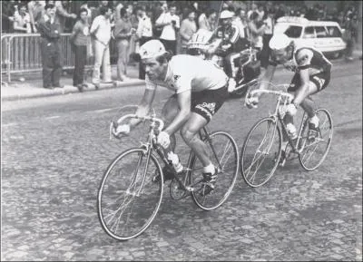 Il se retire de la course  Pau en 1980 ; il portait le maillot de leader :
