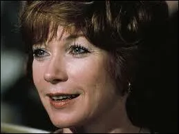 Dans ''La rumeur'' de William Wyler (1961) Shirley Mac Laine se suicide face aux ragots qui l'accusent d'une liaison ''interdite'' avec :