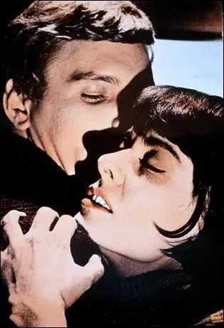 Deux femmes s'aimaient d'amour tendre au fin fond du Canada, quand un homme survient semer la zizanie. C'est un film de Mark Ridell (1968) tiré d'un roman de D. H. Lawrence :