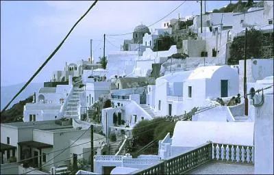 Dans quel pays peut-on voir cette ville avec ces clbres maisons-terrases ?