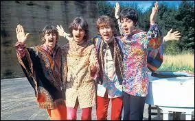 ''Imagine-toi dans une barque sur un fleuve avec des arbres de mandarines et un ciel de confiture. Quelqu'un t'appelle et toi tu réponds lentement une fille avec des yeux de kaléidoscope''