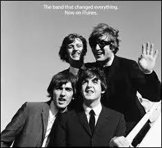 ''Desmond est un petit marchand du marché. Molly est chanteuse dans un groupe. Desmond dit à Molly : ''Chérie, j'aime ton visage'' et Molly lui répond en le prenant par la main -----------''