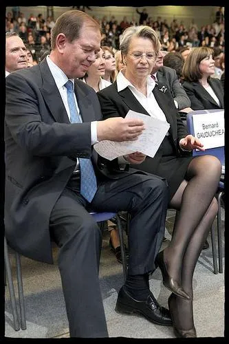 De quel homme d'affaires tunisien, proche de Ben Ali, Michle Alliot-Marie a-t-elle t accuse d'avoir profit de son jet ?