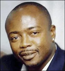 Quels sont les prnoms des deux fils d'Abedi Pel ?