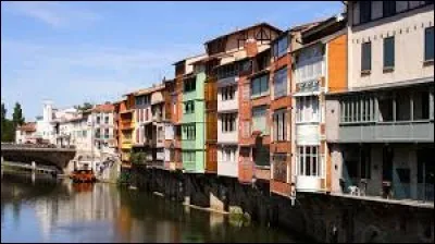 J'ai bossé à Limoges, j'ai été limogé ; à Lourdes, je me suis fait lourder ! Et à Vire, on m'a viré ! Je crois que je ferais bien de refuser ce poste à...